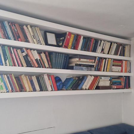 Casa Di Libri - Delizioso Appartamento A 10 Min Da Trastevere ローマ エクステリア 写真