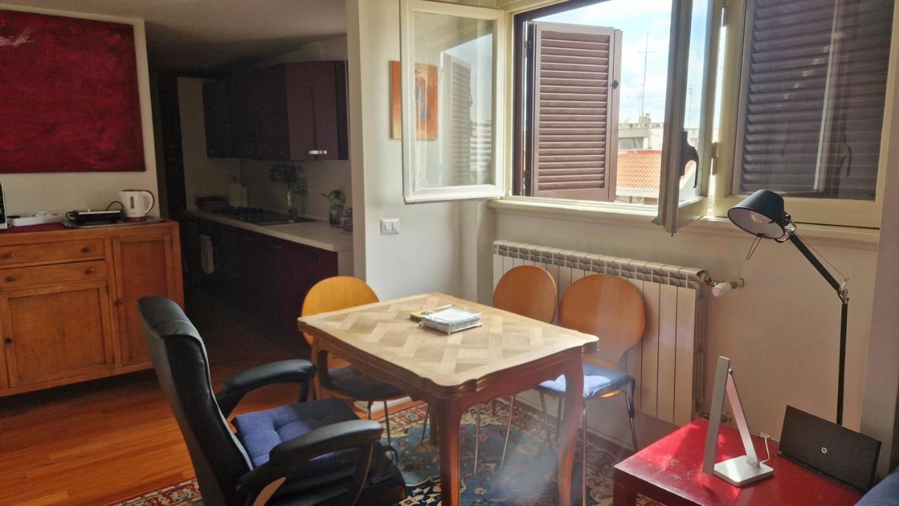 Casa Di Libri - Delizioso Appartamento A 10 Min Da Trastevere ローマ エクステリア 写真